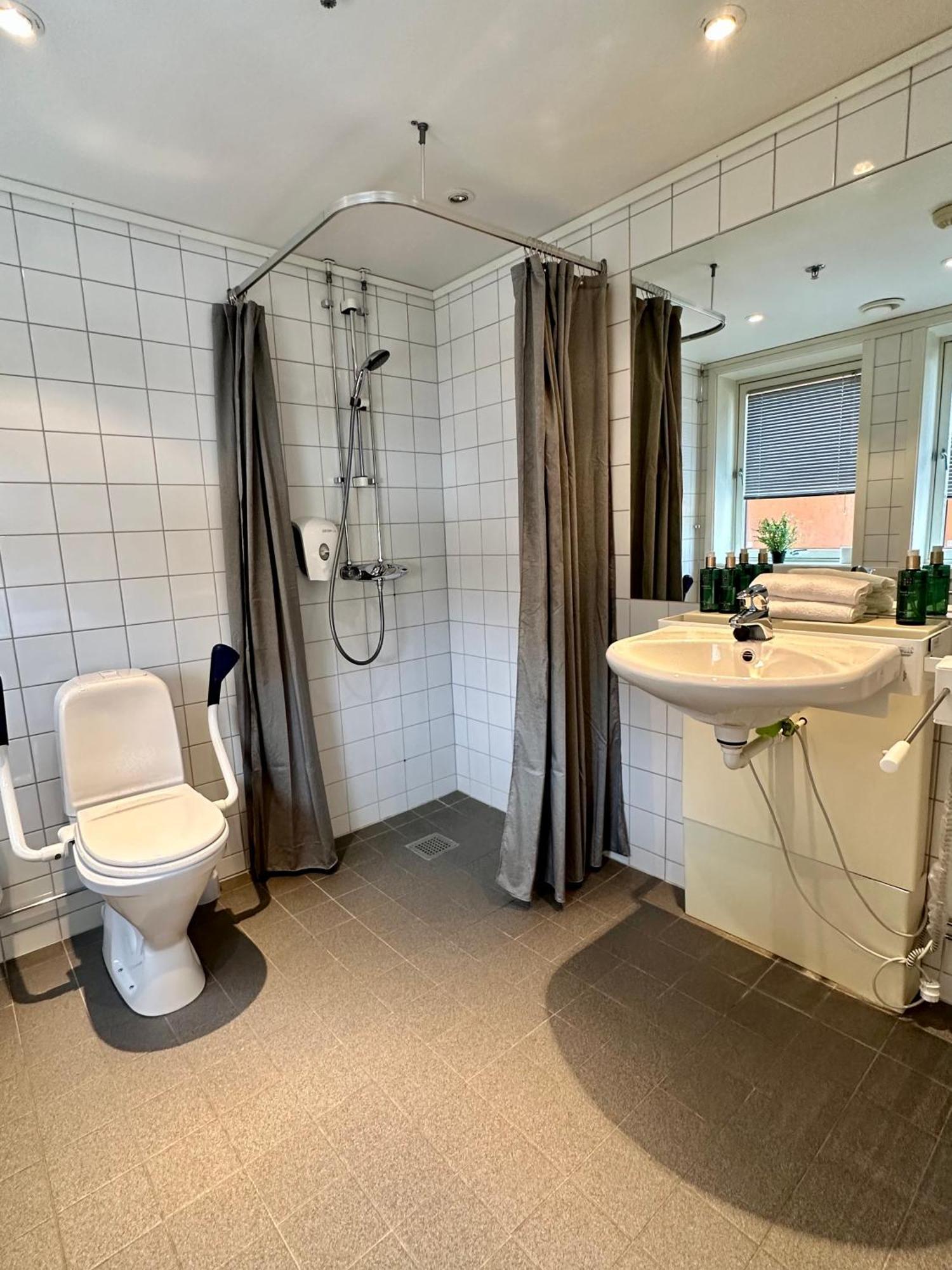 Enter St Elisabeth & 4* Tromso
